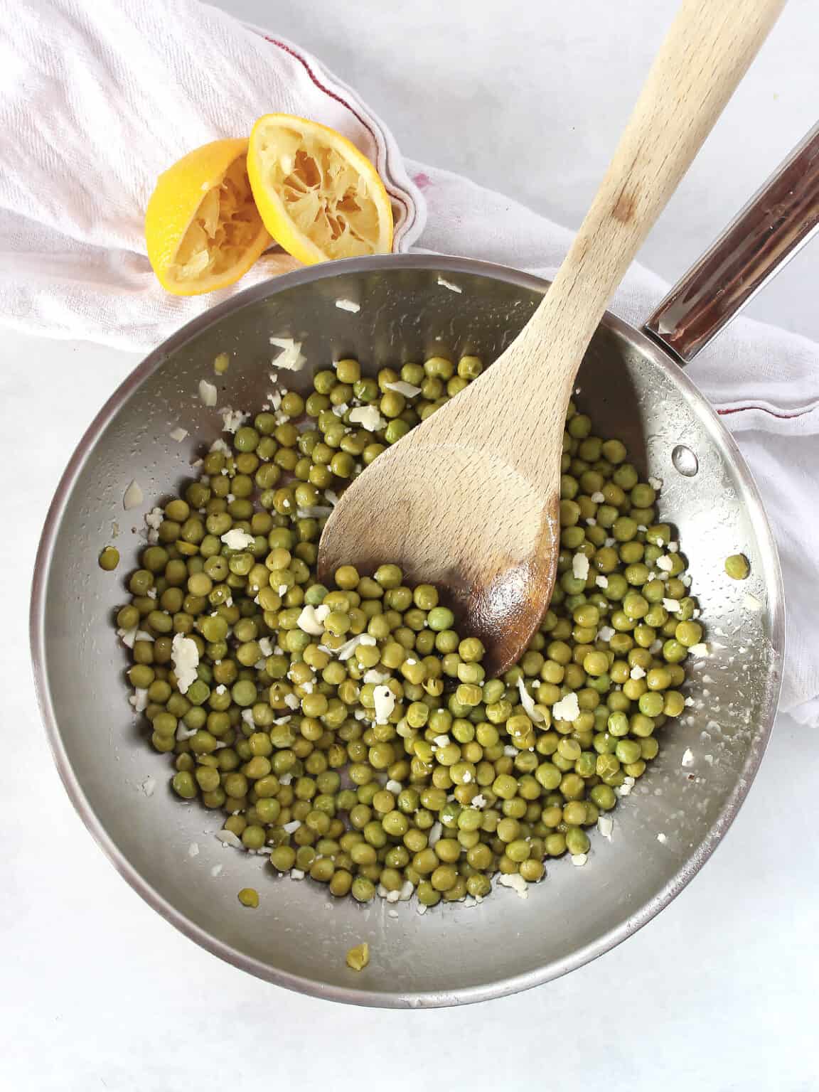 Quick and Easy Sautéed Lemon Green Peas Bite On The Side